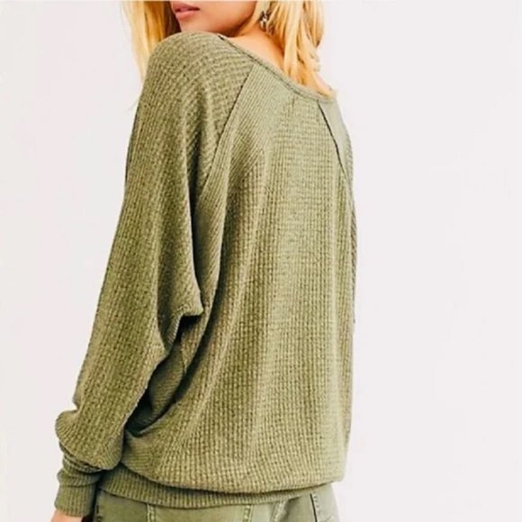 NWT Free People Santa Clara Thermal Top Oversized Ferngully Green Retail $78.00 - Picture 3 of 7